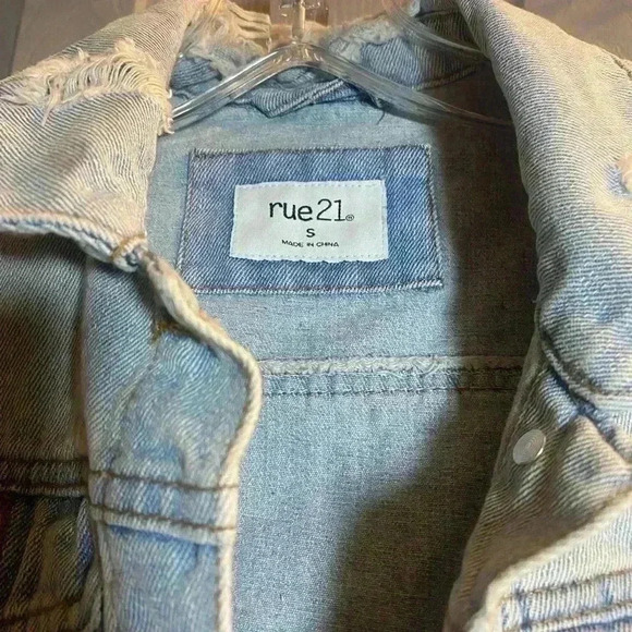 Rue 21 factory distressed blue Jean jacket size small - Picture 2 of 6